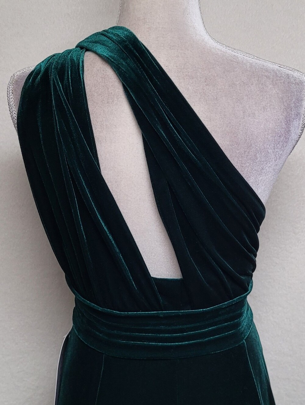 Azazie Rare Charlize Emerald Green Velvet A-line Keyhole One-Shoulder Maxi Dress - Picture 8 of 11